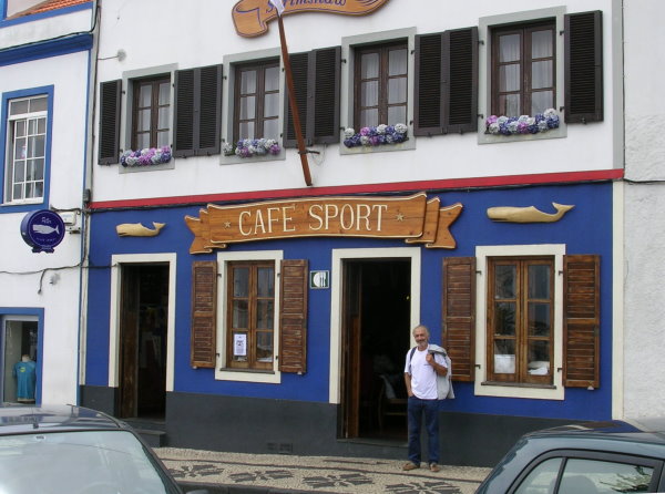 Christos chez Peter Café Sport.jpg